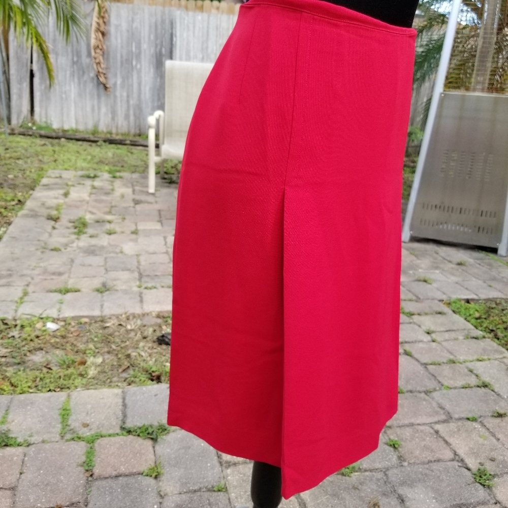 Skirt  🎁 - Picture 2 of 3